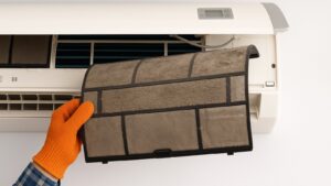 Ilmalämpöpumpun puhdistus säännöllisesti pelastaa pumppusi - Lue lisää ExtraEnergia-fi